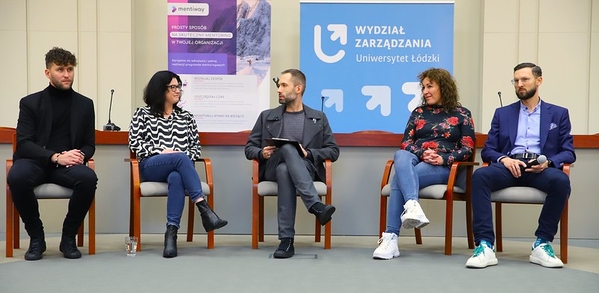 uczestnicy panelu dyskusyjnego